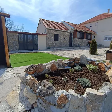 Guest house Morlak - Guest House - Restaurant - Gated Parking Polaca