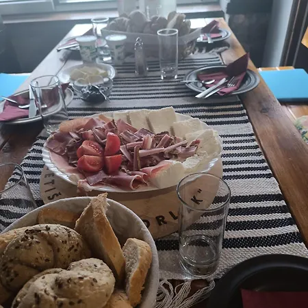 Guest house Morlak - Guest House - Restaurant - Gated Parking Polaca