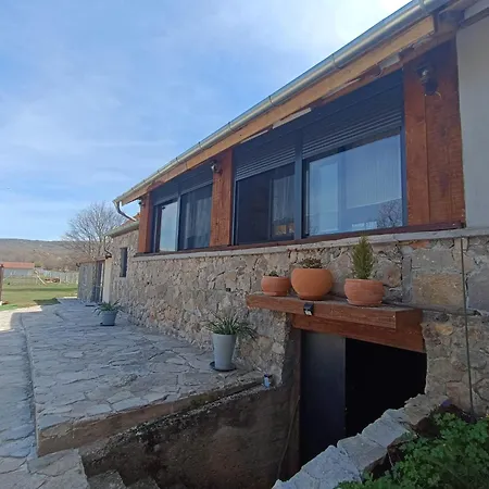 Morlak - Guest House - Restaurant - Gated Parking Guest house