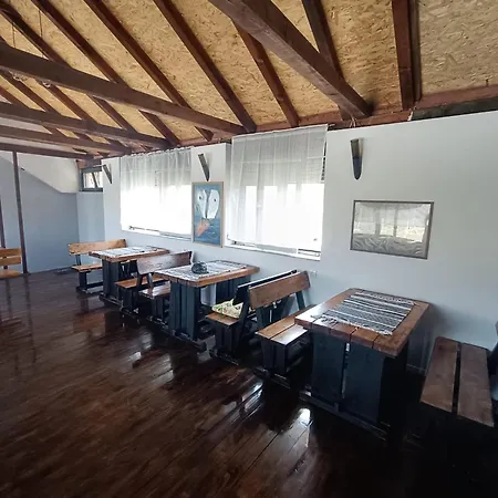 Morlak - Guest House - Restaurant - Gated Parking 3* Polaca