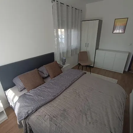 Morlak - Guest House - Restaurant - Gated Parking 3* Polaca